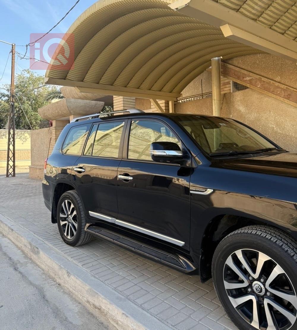 تويوتا لاندكروزر